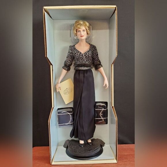 Diana Princess of Wales Porcelain Portrait Doll - Picture 1 of 11